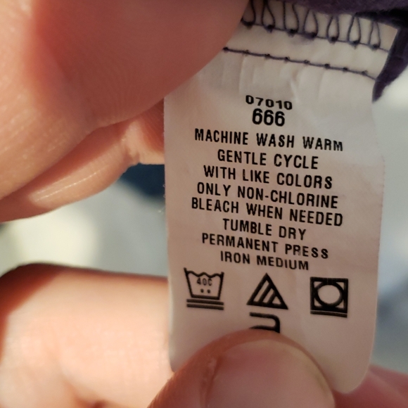 Sale Item: Van Heusen long sleeve dress shirt - Picture 4 of 8